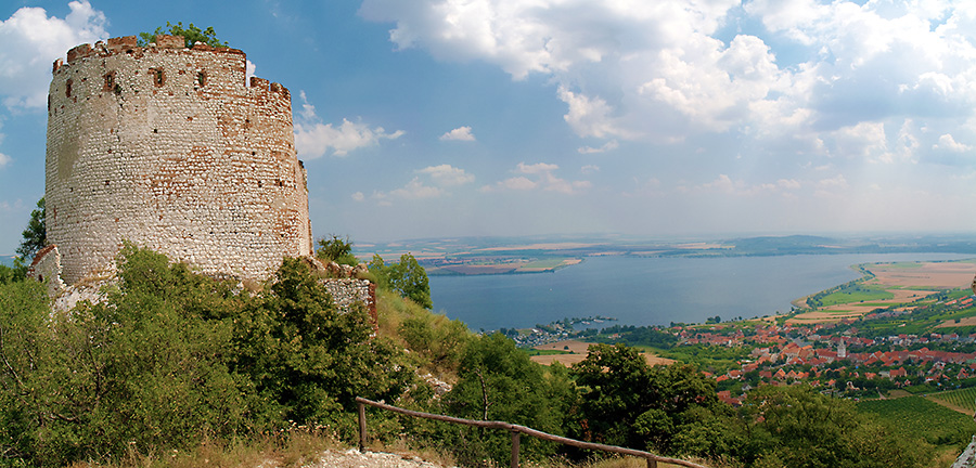 Panorama - Dívčí hrady a Pavlov